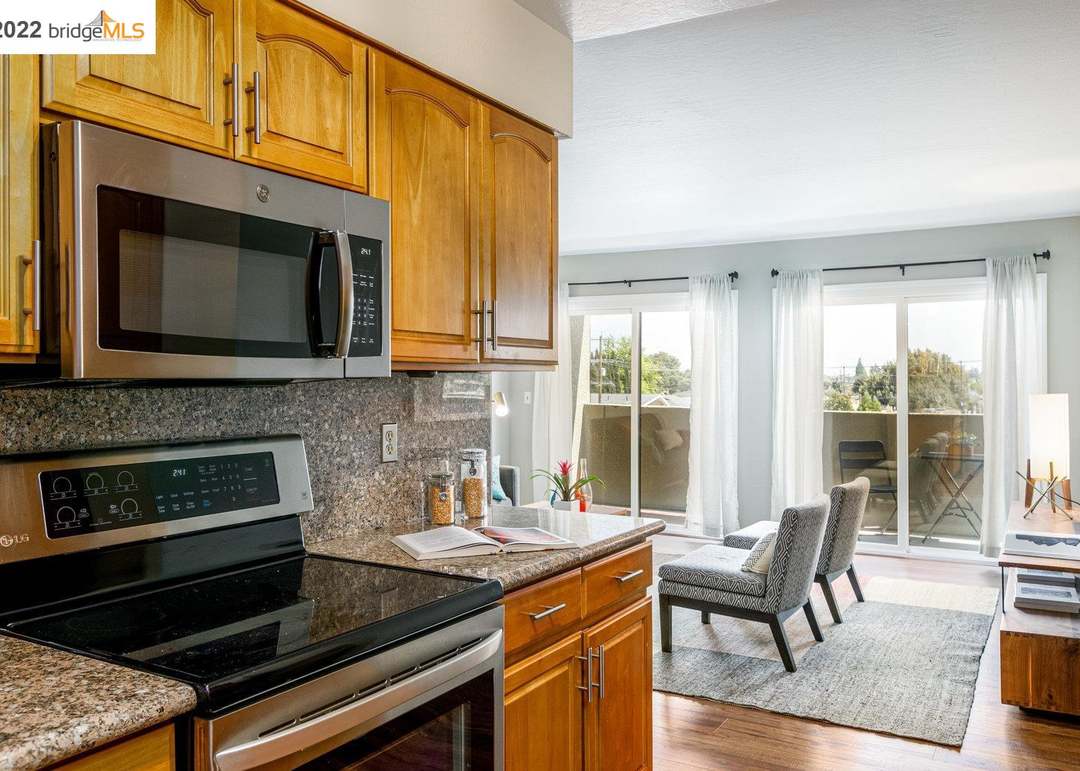 499 Estudillo Ave #305
