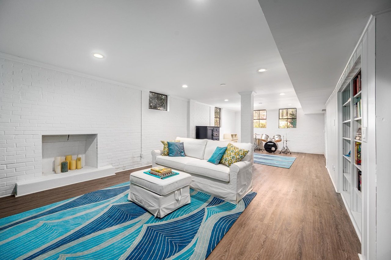 1021 Laurel Hill Rd