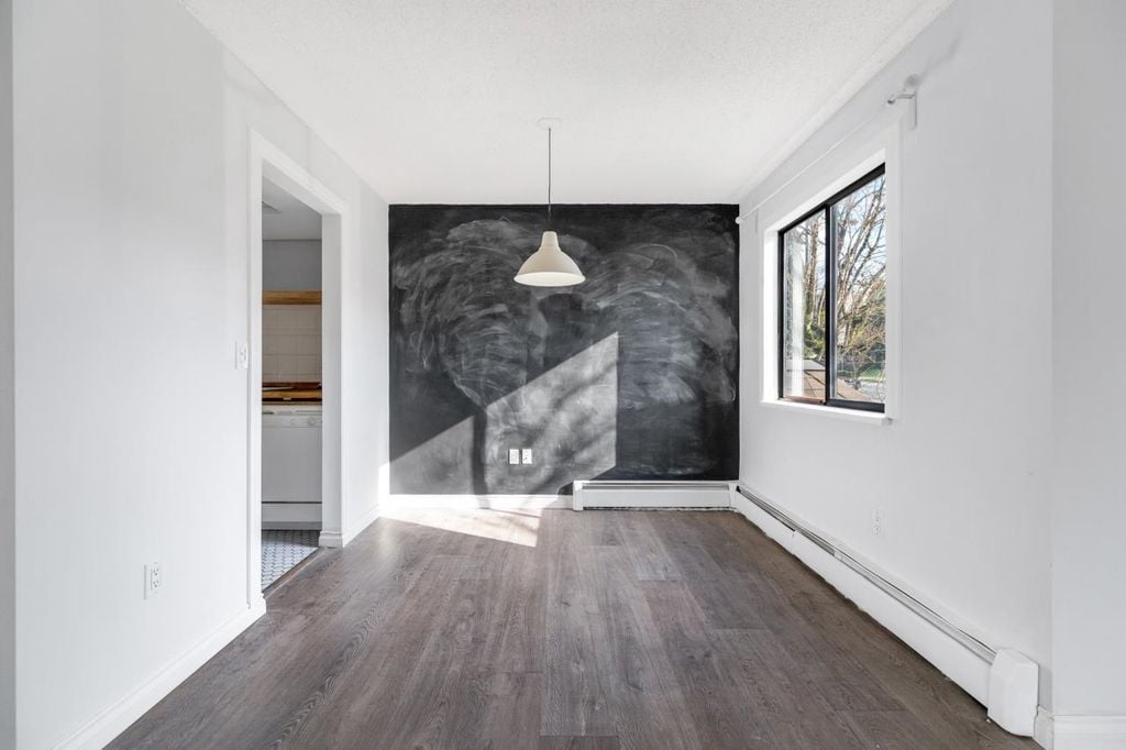 2215 Dundas St, #207
