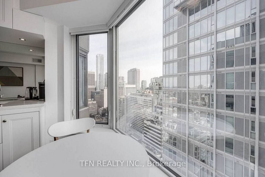 155 Yorkville Ave Unit: 2910