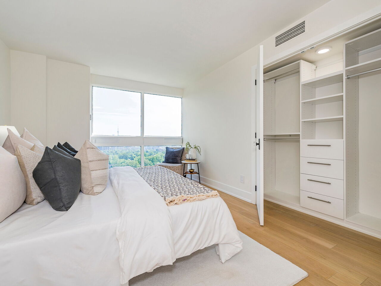 63 St Clair Ave W Unit: 1701