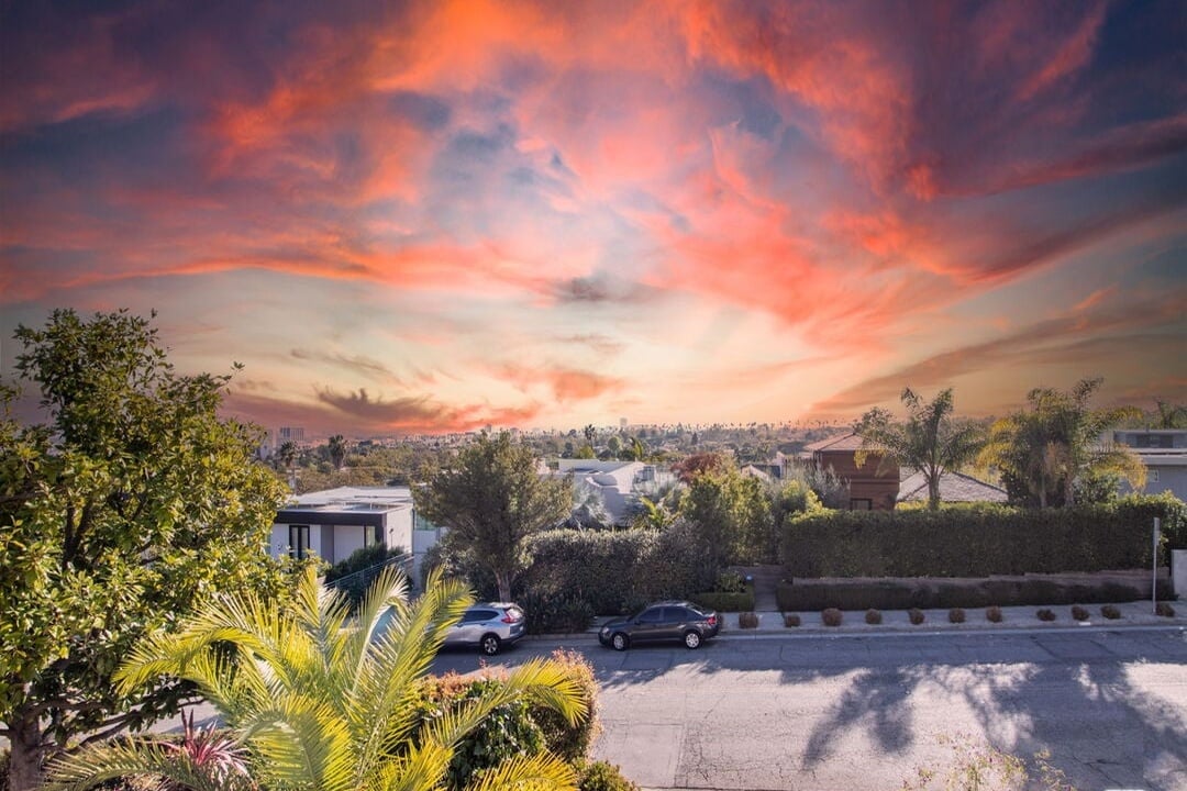 905 Berkeley St, 90403