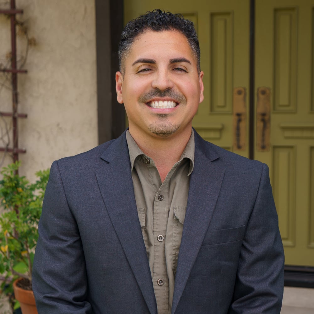 Luis Robles Whittier, CA Real Estate Agent Headshot