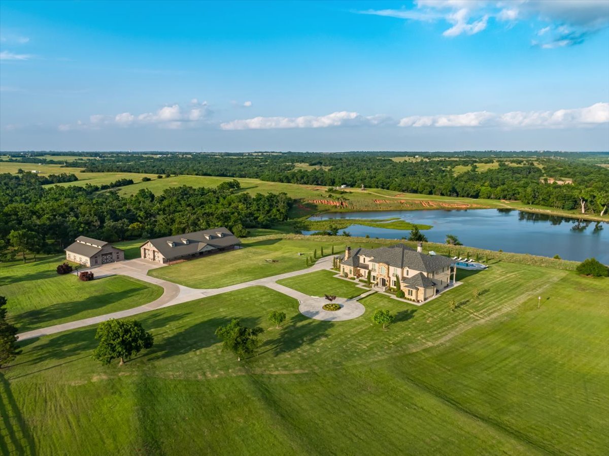 Casa Bella Estate – A Masterpiece of Luxury & Elegance in Mustang, Oklahoma - Wyatt Poindexter - The Agency 