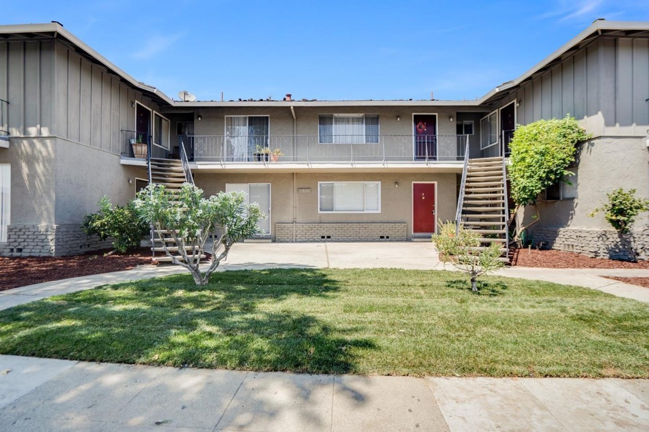 3955 Rhoda Dr