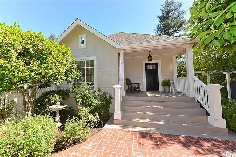 68 Hawthorne Ave