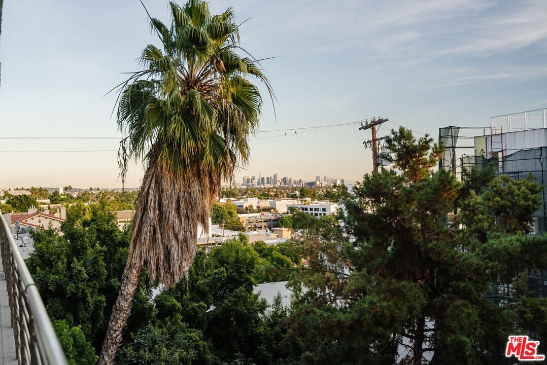 1152 N La Cienega Blvd, #301