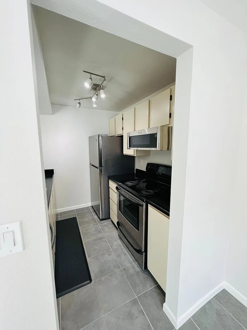 6700 NE 182nd St APT B203