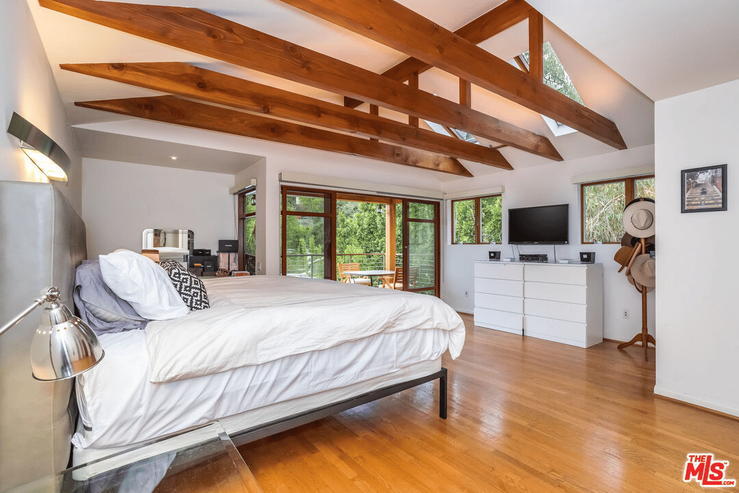 8783 Lookout Mountain Ave