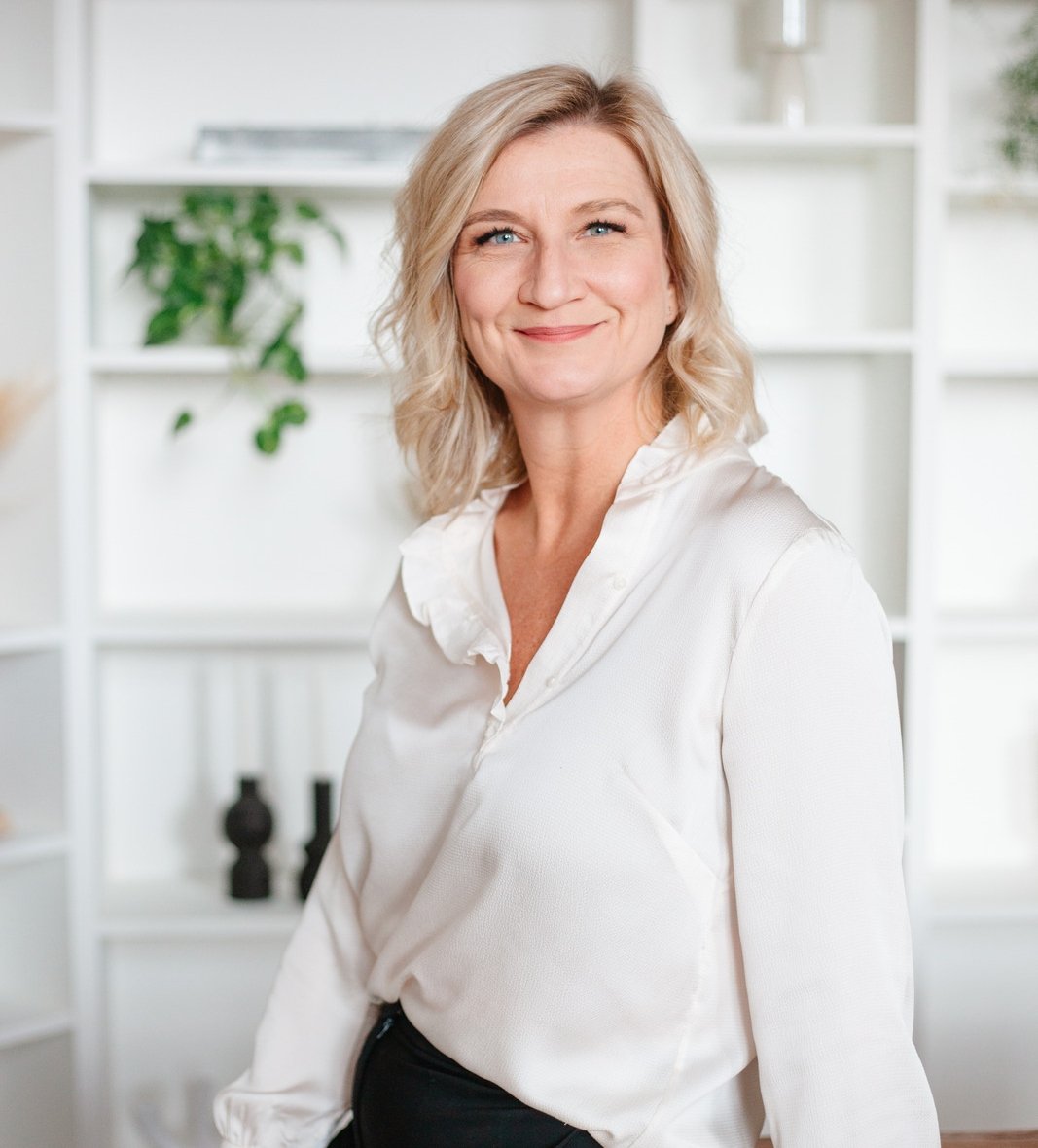 Anna Marto Etobicoke, ON Real Estate Agent Headshot