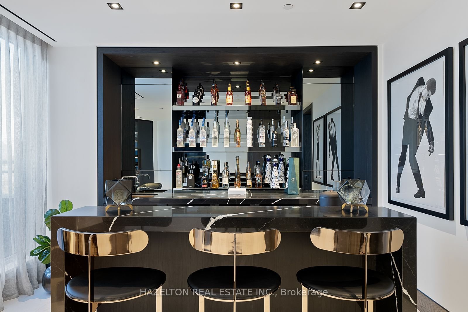 YORKVILLE'S PINACLE OF LUXURY PENTHOUSE