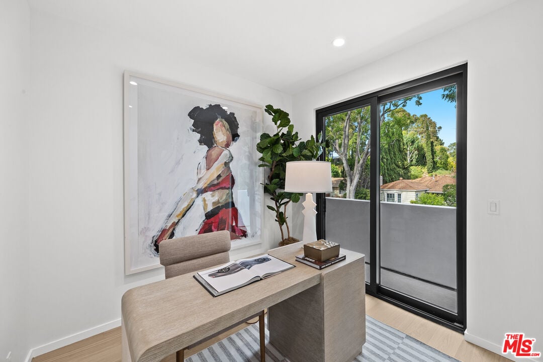 Castle Heights Pl, 90034