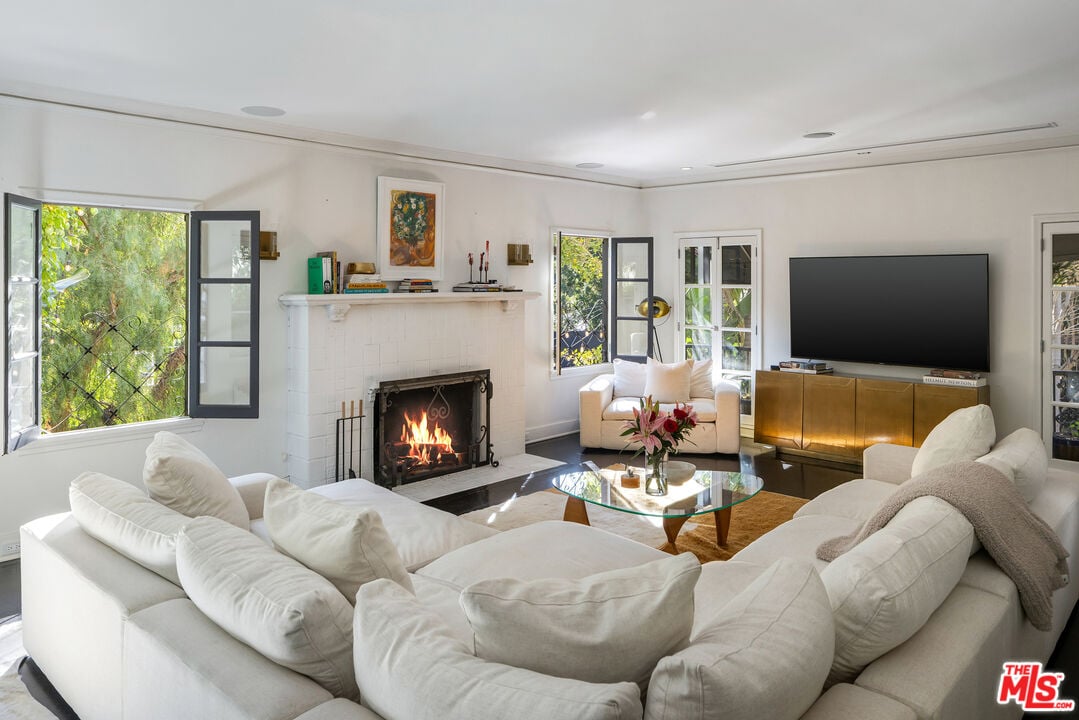 Velaris Estate, Laurel Canyon Blvd, 90046