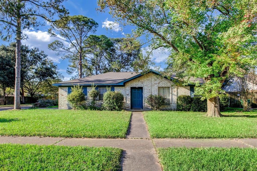 1214 Rainy River Dr