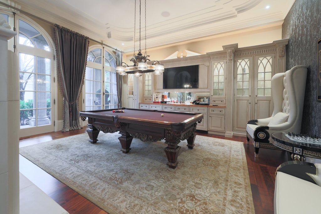 489 Lakeshore Road East