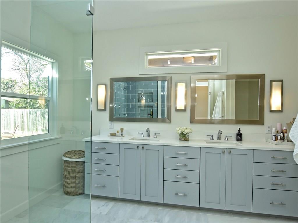 Remodeled Crestview Bungalow on .28Acre Lot