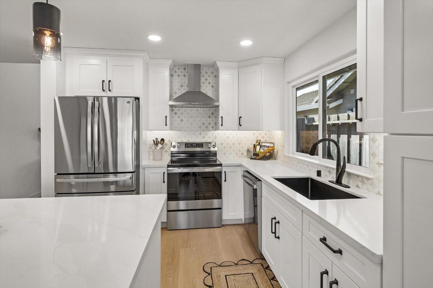 Stunning One Level Ponderosa !