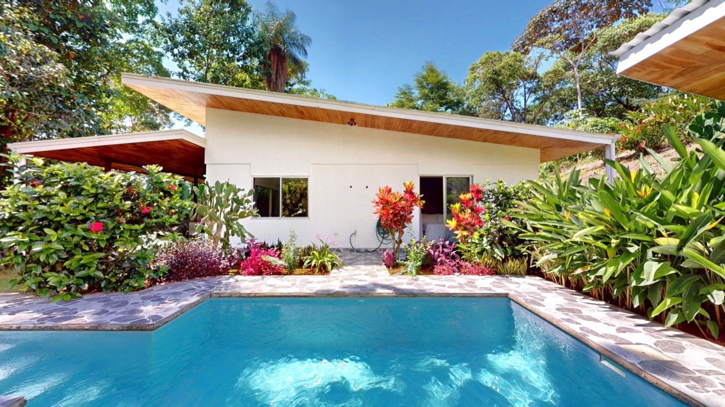2 Bedroom Solar Home with Creek Frontage