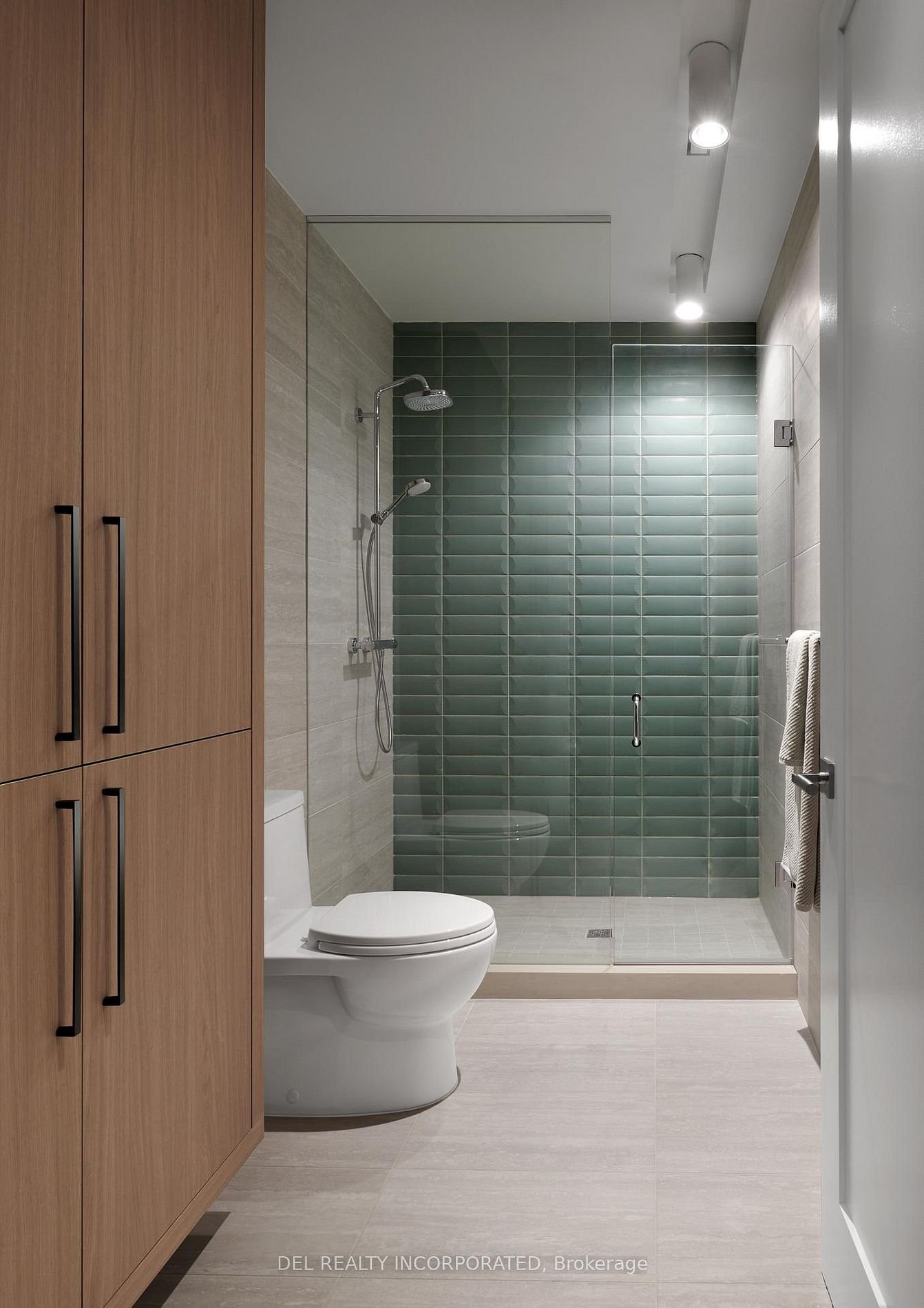 KING WEST'S PREMIER LUXURY COMMUNITY