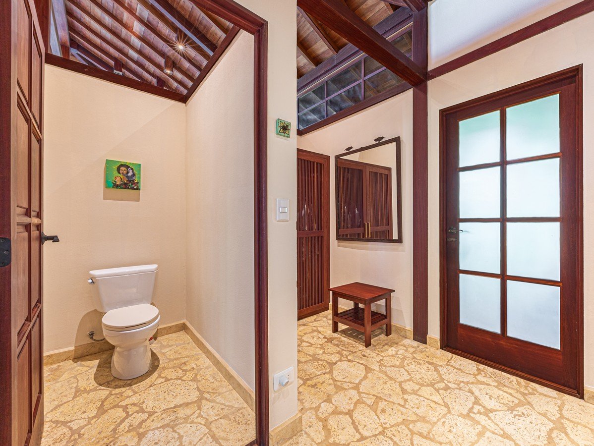 1.37 ACRES – 2 Bedroom Bali Style Home With Pool And THE BEST Ocean View!!!!!