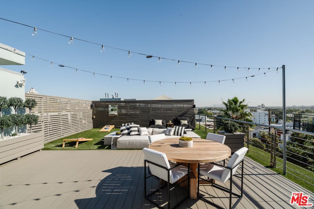 1152 N La Cienega Blvd, #301