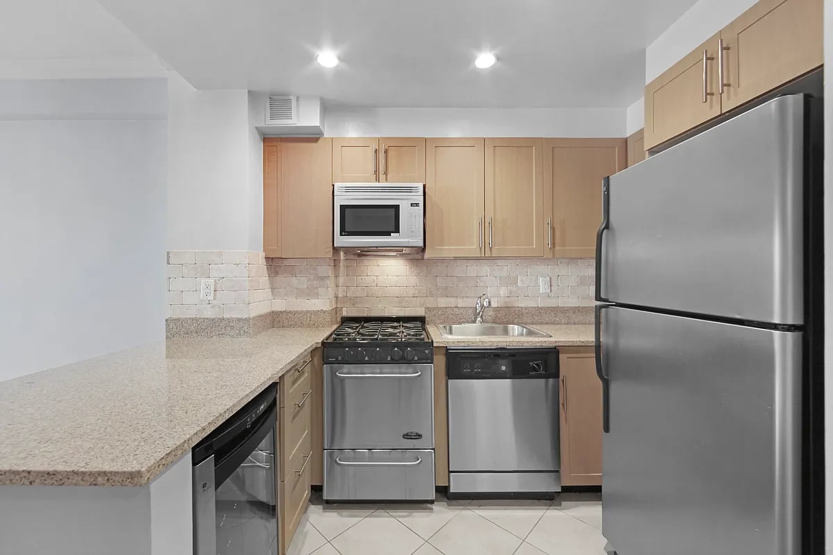 41 Park Ave APT 3B