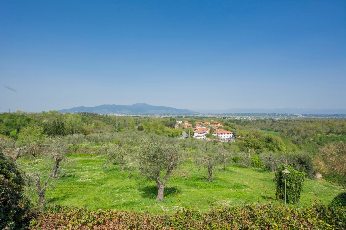 Villa In The Tuscan Hills