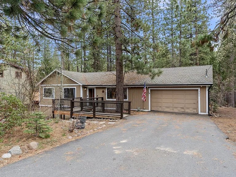 3070 Meadowbrook Dr