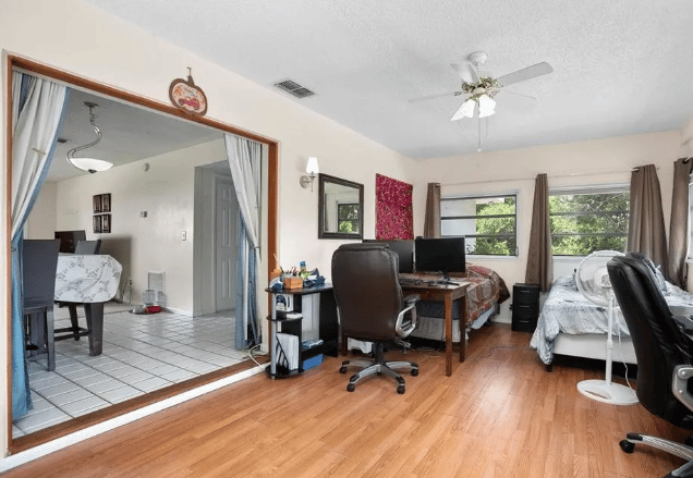 2233 North Normandy Blvd