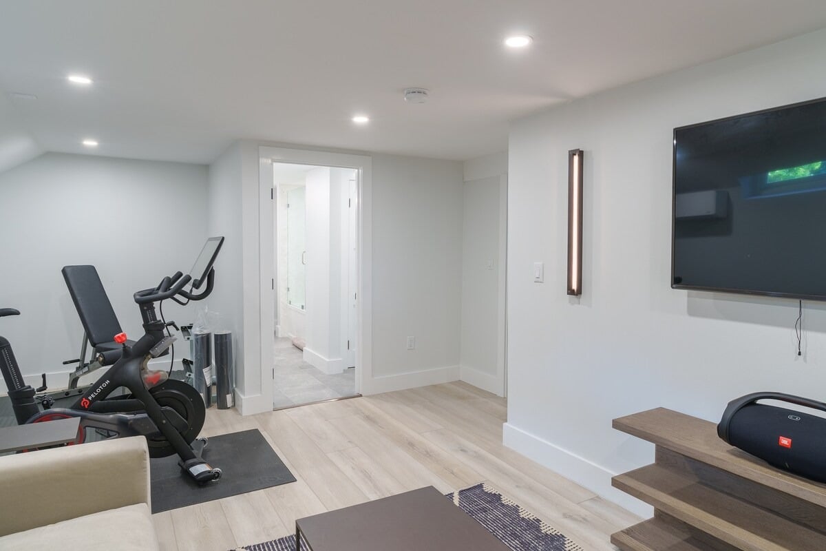 Edgartown Designer Retreat With Pool & Hot Tub