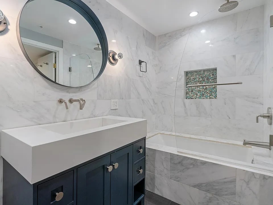 Spacious West Hollywood Townhome with 2 Beds, 3 Baths & Prime Location