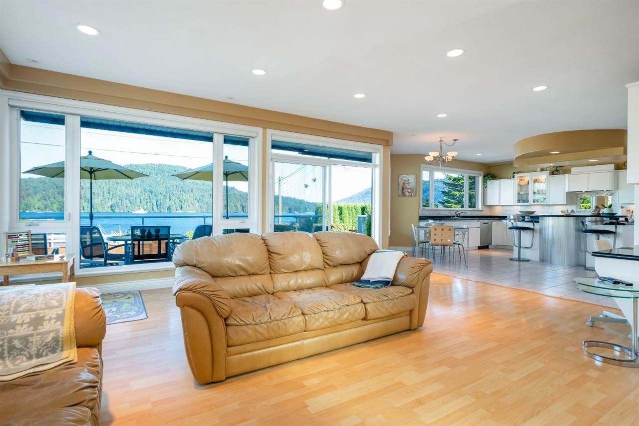 386 Beachview Dr