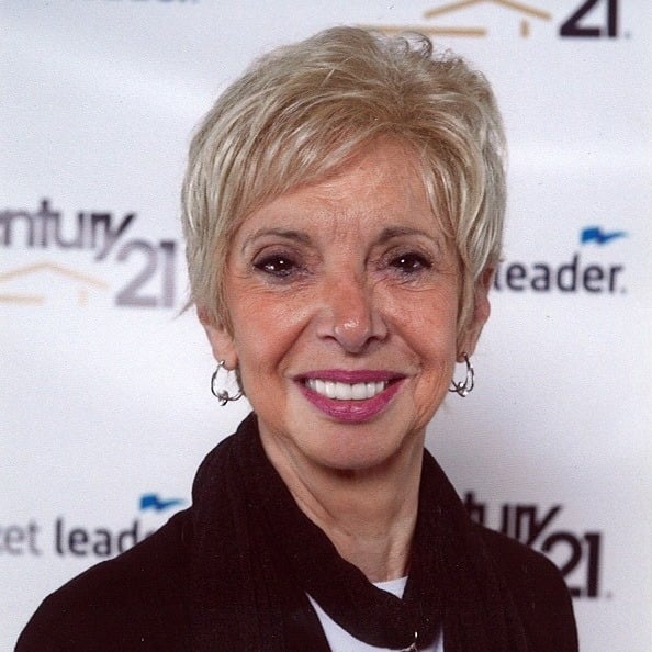 Lia Ioannou, New York Real Estate Agent Headshot