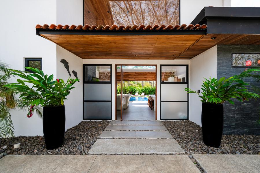 Casa La Ola Perfecta | Luxury 5-Bedroom Home with Pool Near the Beach in Hacienda Pinilla