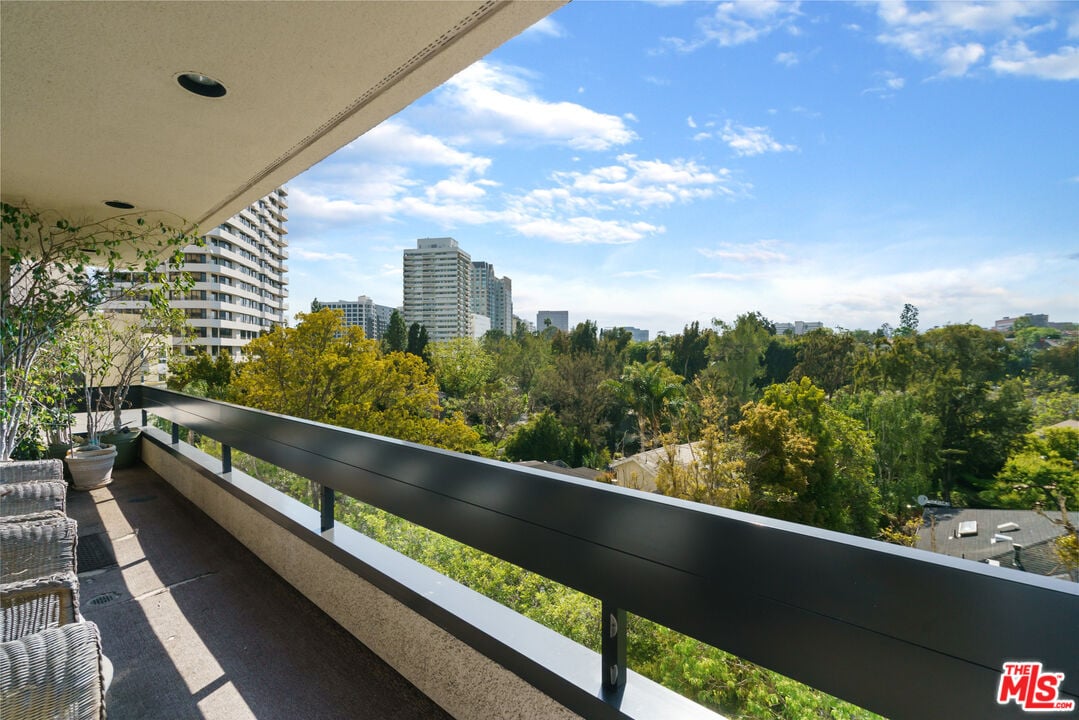 10551 Wilshire Blvd APT 602