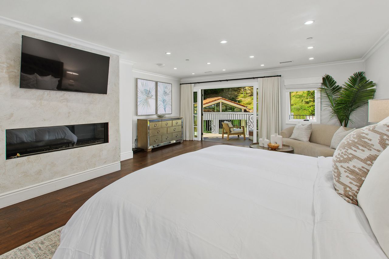 Luxury Estate in Big Canyon