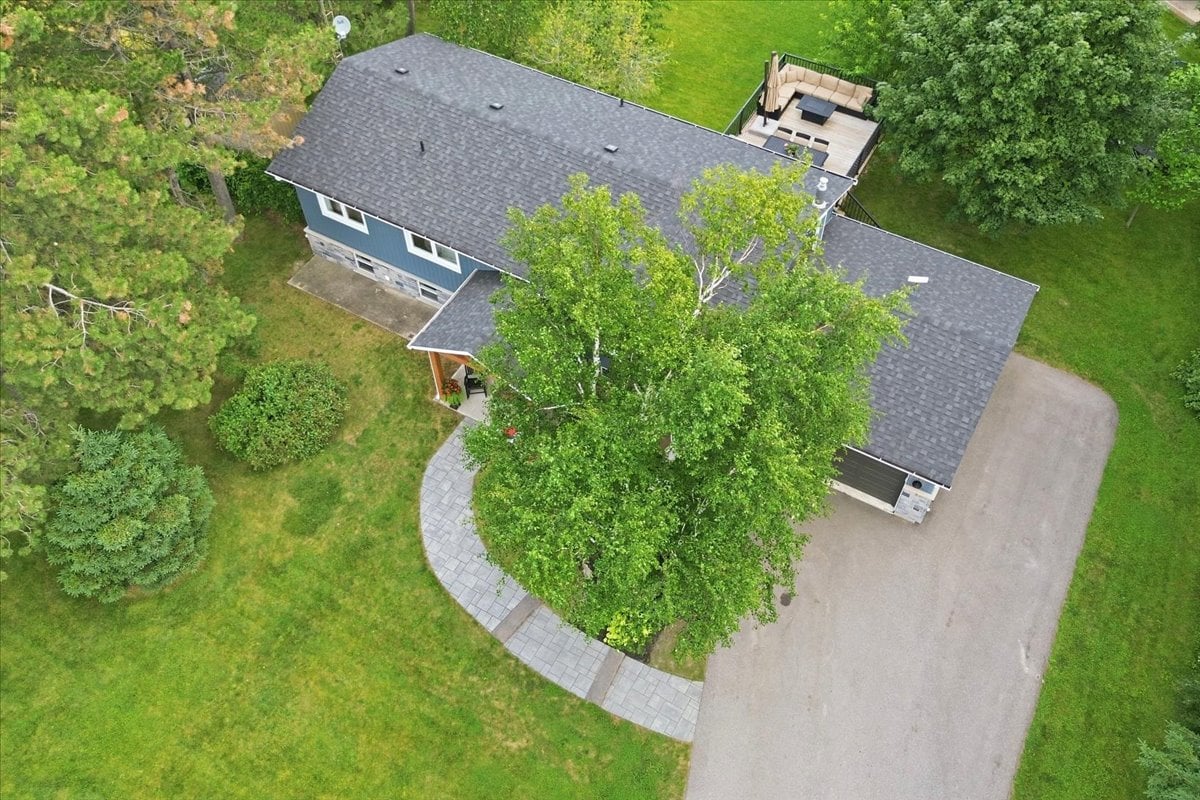 Country setting 10 minutes from the city!