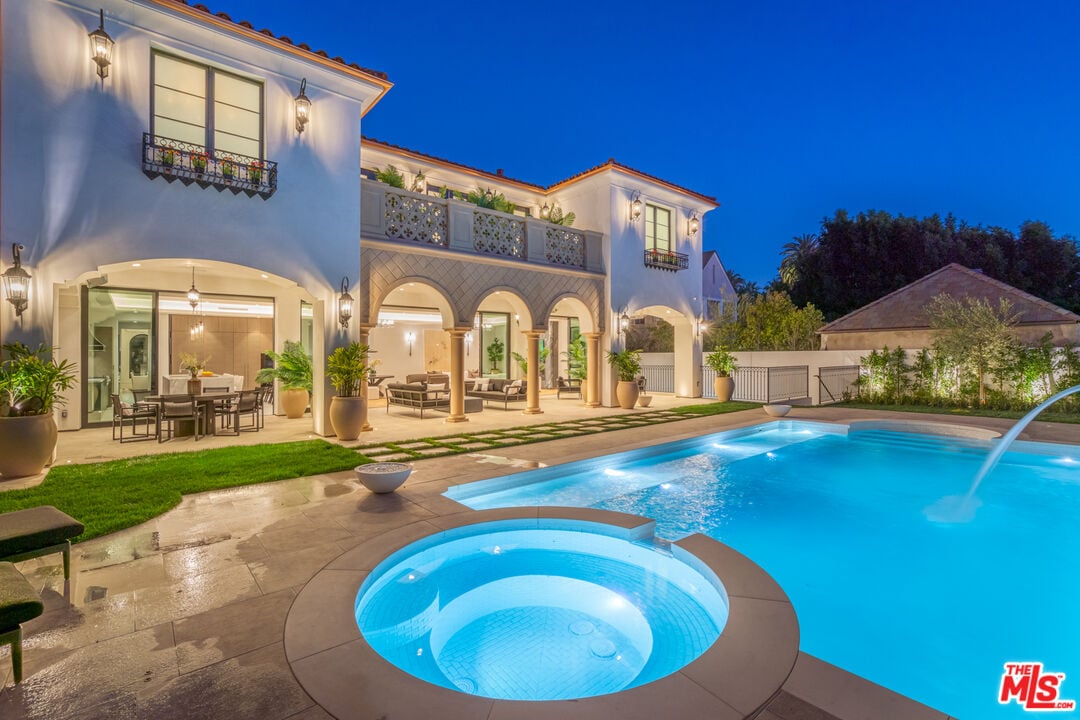 Silverreach Pavilion, N Hillcrest Rd, 90210