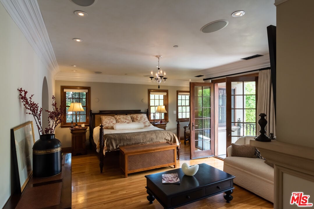 San Vicente Blvd, 90402