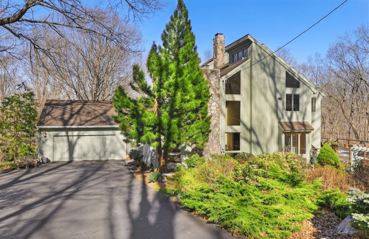  24 Stones Throw Road, Easton, CT 06612