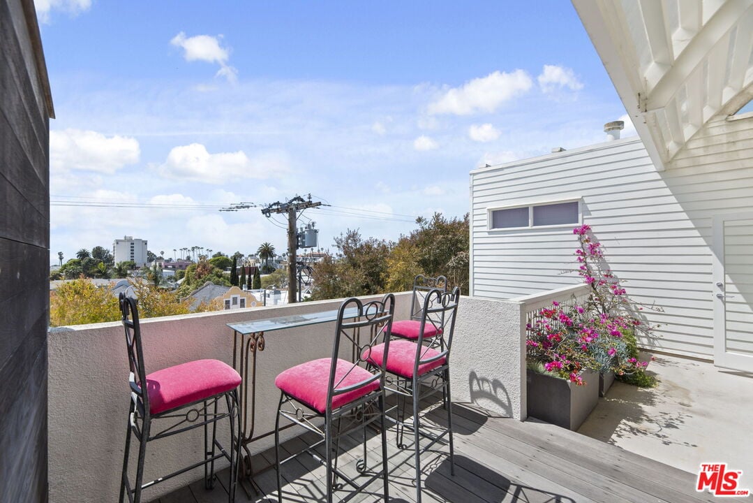 2115 3rd St, Unit 203