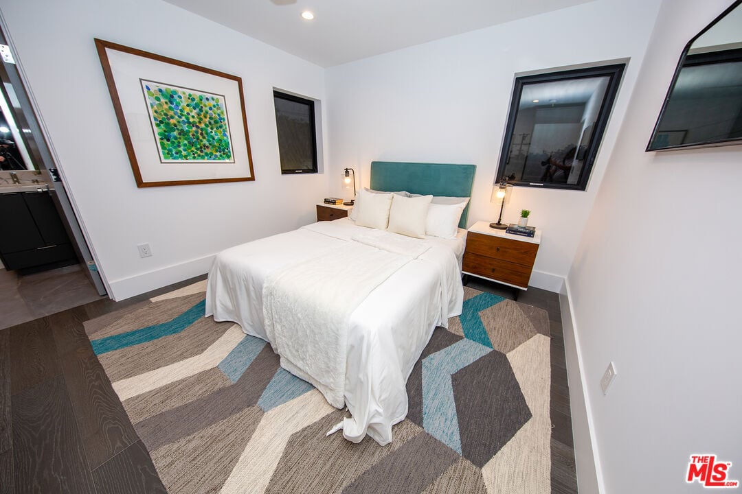 S Sherbourne Dr, 90035