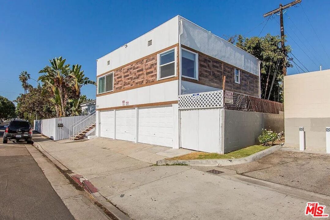 8525 1/2 Cadillac Ave