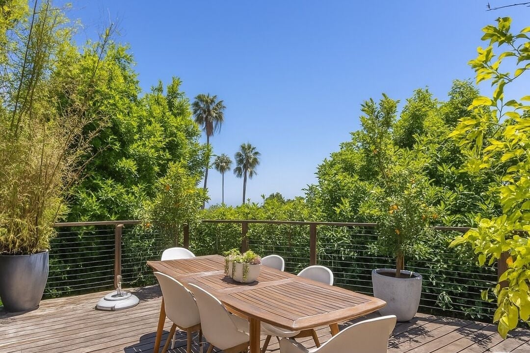 Halo Crest, Queens Rd, 90069