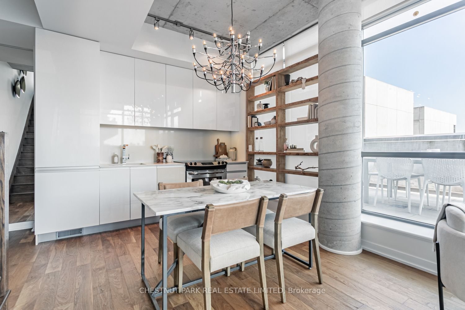 QUEEN WEST STYLISH PH