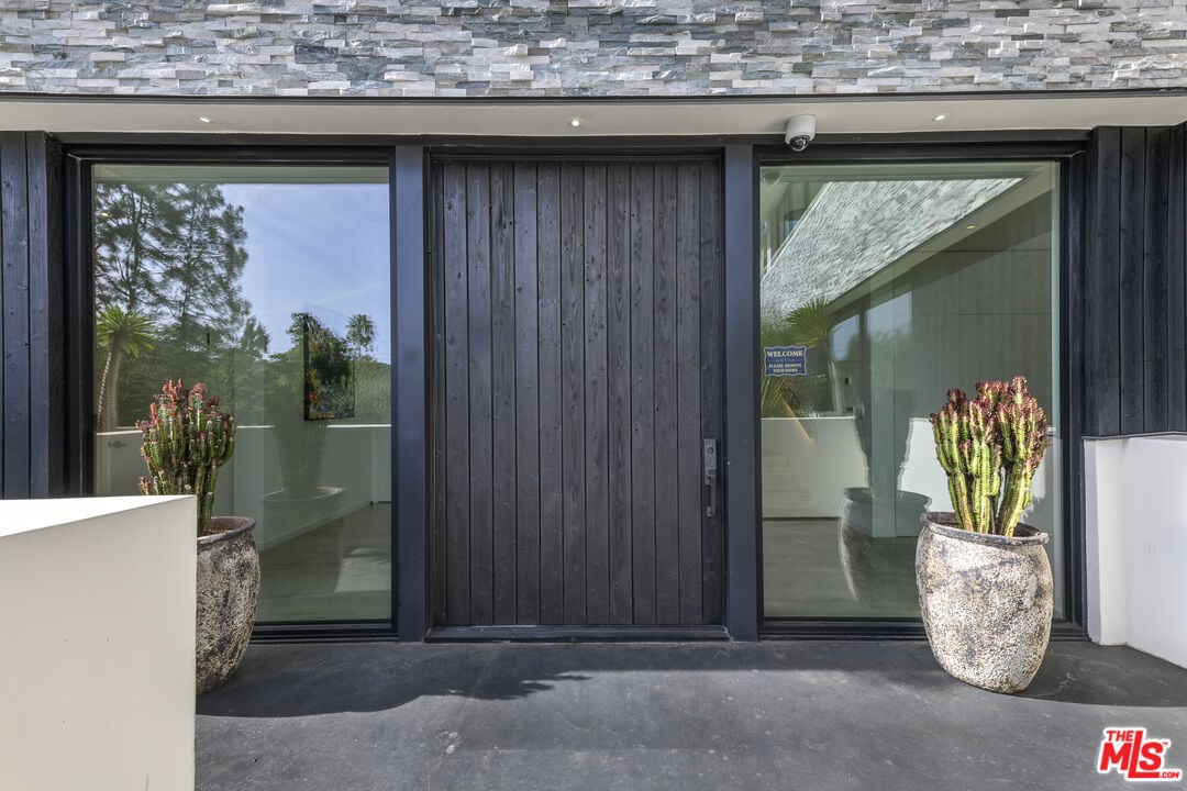 Pinnacle Manor, Willow Glen Rd, 90046