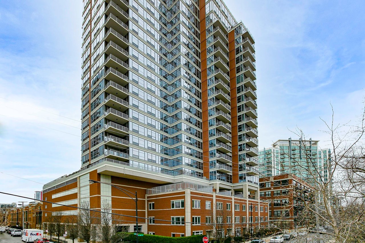 1600 S Prairie AVE 1009