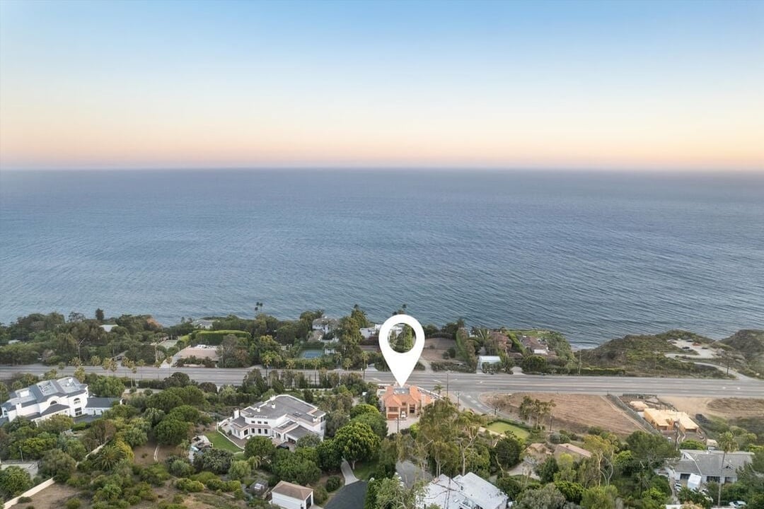 Puesta Del Sol St, 90265