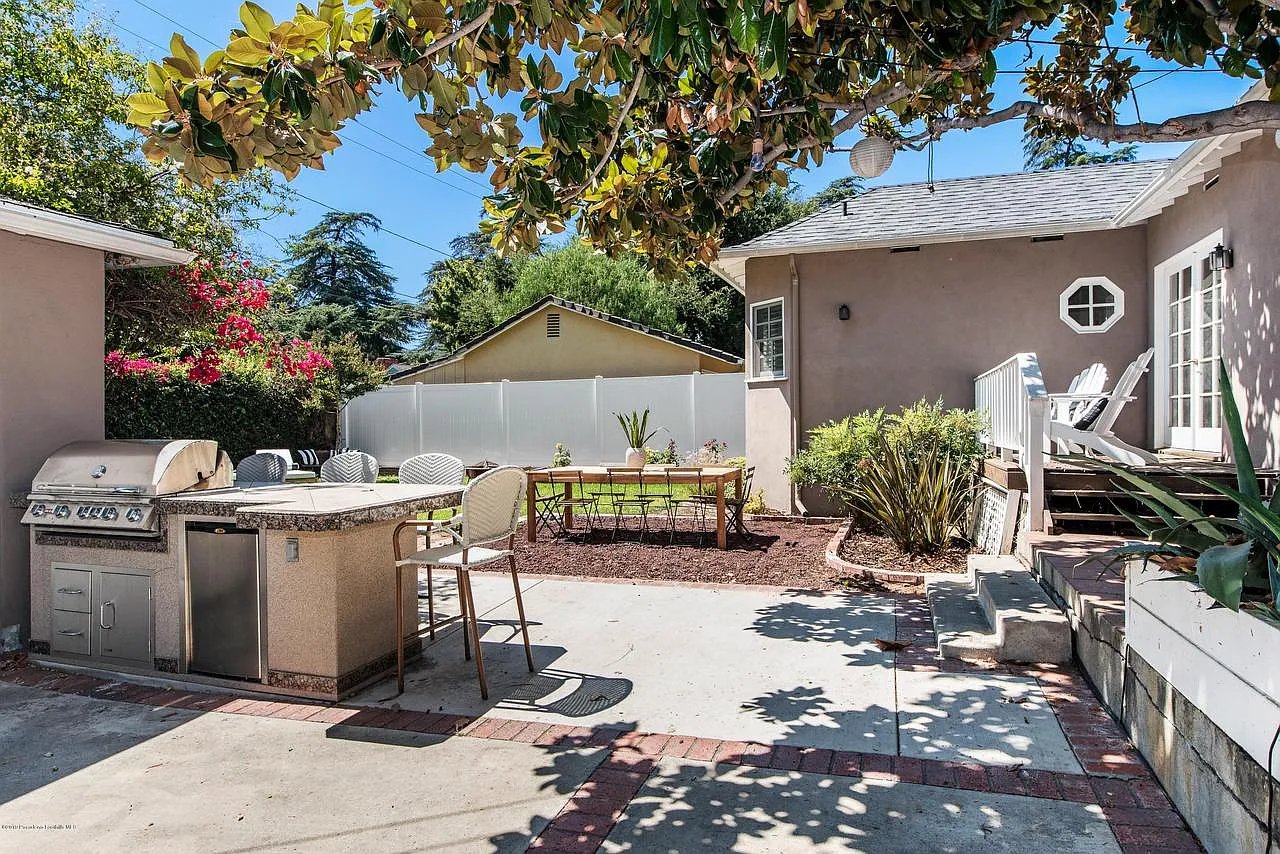 2630 Las Lunas St