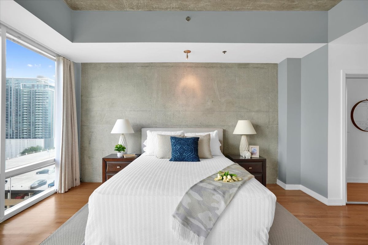 Do Brookhaven luxury buyers prefer furnished listings?